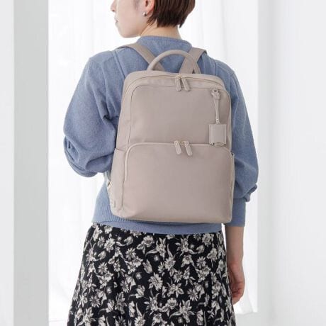 [^:16261]Jewelna Rose lCNo.1bNV[YiCVer.oI@\͂̂܂܂ɁAD݂ɍ킹Ė{̑fނIׂ悤ɂȂ܂y߃|CgzEA4TCY/13.3C`PC[\ER[fBl[gI΂ȂVvŃx[VbNȃfUCE@\ɕx񂾖Lxȃ|PbgEIEItg閜\ACeiŃ~j}ȁAƂfUC̃bNBpɊۂ݂XNGAVGbgŏ炵_炩ƃX}[goBĉiȃiCfށ~\̂鍇̃|CggŐ炵̎cۂɎdグ܂BA4NAt@C(W22~H31cm)[\ȃTCYŁA13.3C`PC(W31~H22~D2.5cm)܂PCX[uݒuĂ܂BPCӋ@[₷}`L|PbgAANZT[̎[ɂ҂Ȑ[̐󂢃t@Xi[|PbgA{gz_[ȂǁAו̐ڂ₷Hvlߍ݂܂B[Xy[X̓_ut@Xi[dlBJ̃TChiiɃJbgĂ̂ŁAJ₷Ag₷݌vɂȂĂ܂BOɂ͔w܂܃ANZXł|Pbg𕡐ݒuBX}[gtH̎[ɕ֗łBE\ȕt`[̓WGi[ỸSB~[ƂăCN`FbNɂ􂵂Ă܂BnhobÔ悤ɎĂ邵Ƃgbvnh̓rWlXV[ł𗧂܂B点ỉ摜͓W̂̂gpĂAۂ̏iƎdlF኱قȂꍇ܂BĂ郂j^[ɂĂۂ̐FƑقȂꍇ܂B܂A\ȂdlύXꍇ܂̂ł܂B