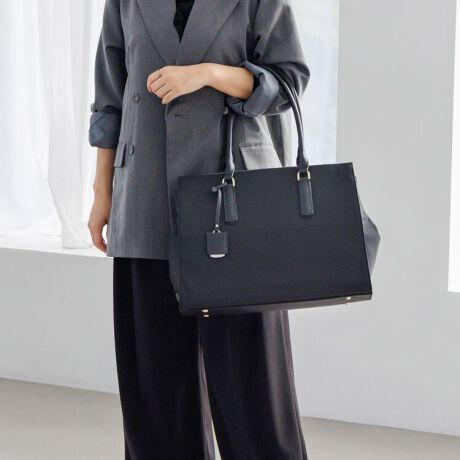 [^:16271]Jewelna Rose lCNo.1bNV[YiCVer.oI@\͂̂܂܂ɁAD݂ɍ킹Ė{̑fނIׂ悤ɂȂ܂y߃|CgzEA4TCY/14.0C`PC[\EC[[+PCp[2[^CvE@\ɕx񂾖Lxȃ|PbgEIEItgx[VbNȃfUCiŃ~j}ȁAƂfUC̃bNBpɊۂ݂XNGAVGbgŏ炵_炩ƃX}[goBĉiȃiCfށ~\̂鍇̃|CggŐ炵̎cۂɎdグ܂BC[ɂPCӋ@[₷}`L|PbgAANZT[̎[ɂ҂Ȑ[̐󂢃t@Xi[|PbgA{gz_[ȂǁAו̐ڂ₷HvIA4NAt@C(W22~H31cm)[\ȃ|PbgݒuĂ̂ŁA厖ȏނ[ł܂Bwʎ[ɂPC[̂߁B14.0C`PC(W33~H24~D2.5cm)[\ȃTCYłBt@Xi[̓_udlBJ̃TChiiɃJbgĂ̂ŁAJ₷Ag₷݌vɂȂĂ܂BOɂ͔w܂܃ANZXł|Pbg𕡐ݒuBX}[gtH̎[ɕ֗łBwʂɂ̓X[cP[XɌŒłZbgAbvxgtBE\ȕt`[̓WGi[ỸSB~[ƂăCN`FbNɂ􂵂Ă܂BnhobÔ悤ɎĂ邵Ƃgbvnh̓rWlXV[ł𗧂܂B点ỉ摜͓W̂̂gpĂAۂ̏iƎdlF኱قȂꍇ܂BĂ郂j^[ɂĂۂ̐FƑقȂꍇ܂B܂A\ȂdlύXꍇ܂̂ł܂B