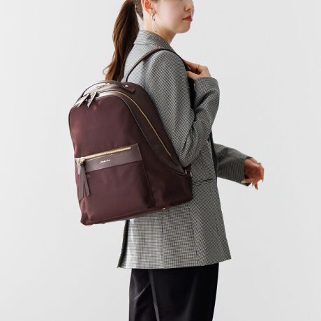 [^:16242]iō̂邨dbNy߃|CgzEiC~tFCNU[̏iȃfUCEwɑ傫ȂƂVGbgEA4/14.0C`PC[\ȃTCYĉiCfނɁA\̂tFCNU[|킹iō̂郊bNTbNBtg̃St@Xi[Ń|CggS[h̃J[Oŉ؂₩ȈۂɁBA4NAt@C(W22~H31cm)[\ȃTCYBC[Xy[XPC[Xy[X2[݌vŁAPC[Xy[Xɂ14.0C`PC[ł܂BƂVGbgȂ̂Ŕwɑ傫Ȃ̂|CgBw܂܃ANZXłwʃ|Pbg̓X}[gtHЈ؁AȂǃTbƎo̎[ɂ߂łBJ[E{́FubN~Fu[E{́FO[W~Fx[WE{́F_[NuE~FuEy|PbgzEA4TCY|Pbg~1Et@Xi[|Pbg~1EI[v|Pbg~2EЃ}`I[v|Pbg~1yO|PbgzEtg|Pbg~1Ewʃ|Pbg~1