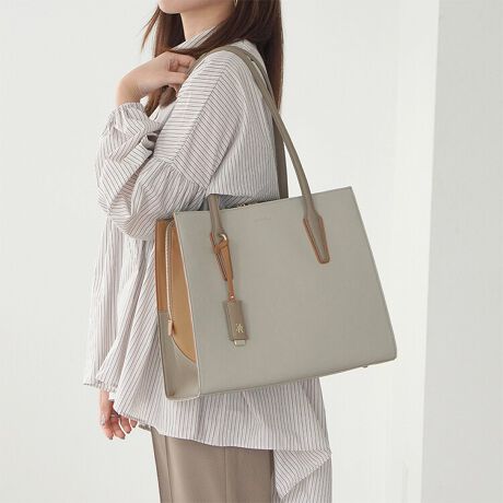 [^:16222]@\I3[XNGAg[gy߃|CgzEו̐ڂɕ֗3̎[Xy[XEA4TCYMM[\ȃTCYE\LȐ؂ւfUCƂVGbgŁAʋ΂ɂ߂ȃXNGAnhobOBnhTCh̕\LȐ؂ւfUCNVJŏiȈۂɁBghCNȃOnhfUCŁÃR[g𒅂ĂĂ肪ɂȂȂ̂|Cgt@Xi[t̃C[Xy[XɁAANZX₷2̃I[v[Xy[Xv3̎[Xy[XŁAȒPɉו̐ڂłႢ܂I[v[Xy[XA4NAt@C(W22~H31cm)҂[\ȃTCYłBꂼ̎[Xy[XɃ|PbgݒuĂ̂ŁAoV[וɍ킹Ď[ӏāAobO̒g聕o炭炭I[dᐳʁFIDP[XX}[gtHȂǈړ̏oꂪ̃CFMdi⃁CN|[`Ȃǂ΂鎄wʁFA4NAt@C(W22~H31cm)蒠Ȃǂ̎ނȂǁy|Pbgzʑ[Xy[XEI[v|Pbg~2C[Xy[XEI[v|Pbg~2wʑ[Xy[XEt@Xi[|Pbg~1yO|PbgzEwʂ|Pbg~1点BȅƖ̊֌WɂAۂFقȂČꍇ܂B܂AĂ郂j^[̊ɂĂۂ̐FƑقȂꍇ܂B\ȂdlύXꍇ܂̂ł܂B