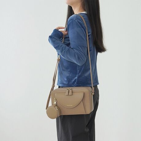 [^:16231]y߃|CgzE~@\̃tbvfUCE傫Ĵŉו̏o炭ERpNgł500mLybg{g[\ERƉ|[`ttgɂtbvۓIȃV_[obOB̃R[fBl[gɍ킹₷VvȃfUCŁAIEItǂłg܂BRpNgȂ500mLybg{g[\B傫Ĵŉו̏o炭ŁA܂񂾏ȉוɌ܂Bt̃|[`͒E\IANZT[LfB[ȂǍׂȃACe̎[ɂ߁BODJɐݒufUC̃ANZgɁAVvɎgƂ̓obO̒ɂ܂܂Btbv|Pbgɂ̓}`Ă̂ŁAnJ`⃊bvȂǁAɎoƎ[ł܂BȃV[ɂߒʋ VbsO ` JtF s RT[g etc.y|PbgzEt@Xi[|Pbg~1EЃ}`I[v|Pbg~2yO|PbgzEtg|Pbg~1Ewʃ|Pbg~1点BȅƖ̊֌WɂAۂFقȂČꍇ܂B܂AĂ郂j^[̊ɂĂۂ̐FƑقȂꍇ܂B\ȂdlύXꍇ܂̂ł܂B