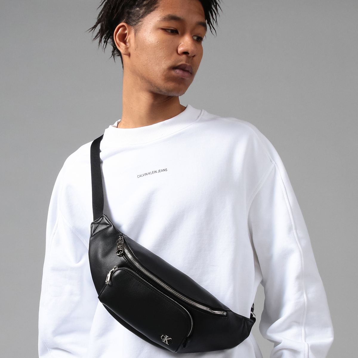 フロント ポケット ボディ バッグ | カルバン・クライン(Calvin Klein 