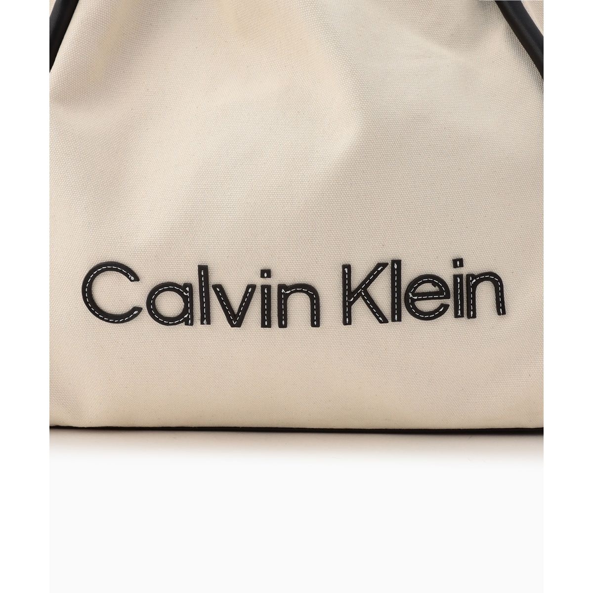 とてもオシャレで可愛いですがCalvin klein リゾートキャンバストートバッグ