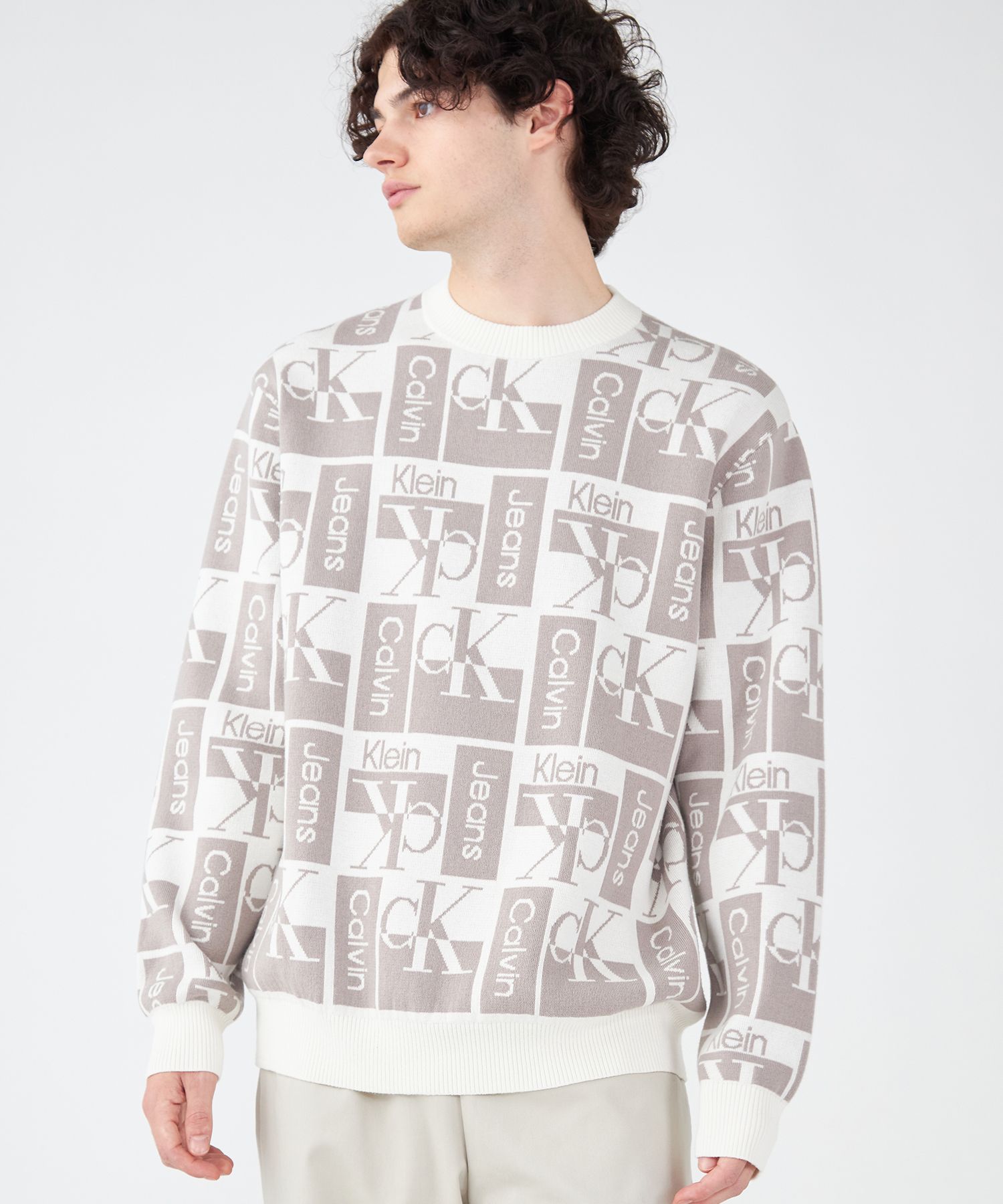 （即発送！）＜A.P.C.＞ロゴ オールオーバー セーター大きなAPCロゴ入りセーター