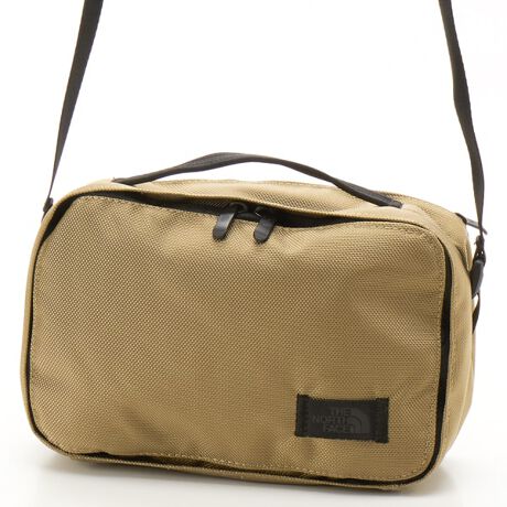 ss̃X^CɃtBbg~j}ȃfUCȂ@\IȃV_[obOłBfނɂ́A1680fj[̃TCNoXeBbNiC̗pAϋv̍Ɗz𗼗BV_[Xgbv͎O\ŁA|[`ƂĂgpł܂B傫Jtg|PbgAwʂ{̓ɃANZXłXbg|PbgȂǁAss̗֐ǋ@\Ă܂B