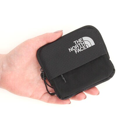 [^:NM82460]ussɂ@\vRZvgɂAyʂȏ^złBfނɂ́AyʐƑϋv𗼗100fj[̃TCNrbNbvXgbviCꕔ̗pB@\IȂ~j}ȃfUCŁA킩烉CgANeBreB◷s܂ŁALV[Ŏgpł܂BD͂̂ƁAJ[h10ȏ[łAK͂ڂɂS̐݌vBtgɂ́AANZT[⏬[łt@Xi[tbV|PbgĂ܂B̂ЂɎ܂TCYŁAX^CbVɎ^тł܂B