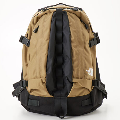 [^:NM82550]NVbNȃACedlɃAbvf[gweCWRNṼfCpbNłBCfނɌyʐƑϋvɗDRobiciC̗pA{gɂ͑ϖC1000fj[̃iCfނzuB̂̃Cɍ킹Đ݌v݂̂V_[n[lX́ANbVƃtBbgĉKȔwSnłBו̗ʂɍ킹āATChRvbVŗeʂ̒\łBCRp[ggɃX[u|PbgAtgɂ͎P{g̎[ɕ֗ȃt@Xi[tc^|PbgzuBtg̃Z^[̃fCW[`F[ɂ́AJriȂǂŏAł܂Byƃ^t𗼗fގgŁA^E[XnCLO܂ŕLV[Ɋ􂵂܂B