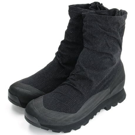 [^:NF52440]GORE-TEXuɂDꂽhȂRpNgɗD郌Cu[cłByʂōՑϋṽXyNgbvXgbviCAbp[̗p邱ƂŁAԂȂǂւ̐ύڎ▢gp̃V[YbNɃRpNgɎ[ł܂BAEg\[ɂ́ADꂽϋvƃObv͂𔭊Vibram Mont̃o[RpEhƁA}bhȘHʊł肵gNV𔭊Vibram Traction LugfUC̗pBEX[Yɂ둫ɂobNt@Xi[́AJ⍻Ȃǂ̐ZhK[bg\łBg₷VvŃ~j}ȃfUCŁAṼAEghAtB[h烉CtX^Cgł􂵂܂Biw̃V[Y1TCY߂̂w𐄏܂B