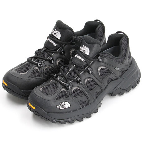 [^:NF02541]2006Nɒa}`X|[cV[YHEDGEHOG̃GNXv[[֌REMASTEREDh}EeXj[J[łBAbp[ɂGORE-TEXhu̗pBTPUgDK[hz邱ƂŁAϋvmہBCWFNVTPUVNv[g𓋍ڂs萫ۂAm}[LO Vibram XS TREK o[AEg\[̗p邱ƂŃgNVƑϋv̗DꂽoXĂ܂B