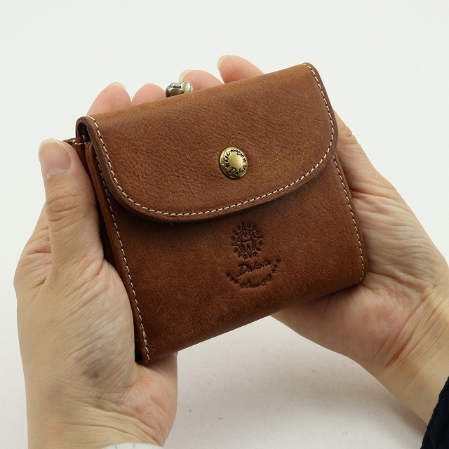アルセラピィアイプレート革財布 ATメタルプレートアドバン 二つ折り財布 〈アルセラピィ
