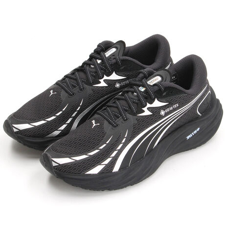 [^:311144]i񎩕̃jO̊oAƂƂǋBt}\̎ȃxXgXVڎwi[Aɑyǋ郉i[܂ŁAǂȑ̃j[YɂACełBGORE-TEXiSAebNXjɂDꂽhEhEŁAJ̓KȃjOT|[g܂BɁANbV񋟂tOXNITROFOAM~bh\[ƁAō̃gNVPUMAGRIPAEg\[AHʂň肵܂BGORE-TEXiSAebNXjFhŁAgۂȂAœKȒʋCmۂ܂BNITRO FOAMFv~AȌޗgpAő勉̃GlM[^[vVIȒfܗLtH[ZpBPUMAGRIPFAEg\[́AړI\ʂł̃Obv͂mۂ邽߁Aϋv̂SނŐĂ܂BAbp[́A20%ȏ̍ĐfނgpčĂ܂B