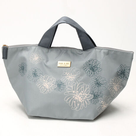 [^:0011200002]NUe[̃vg{ȈՕۗEۉGRobOB}`傫̂ŁAٓ₨y؂XbL܂BɂZߕRŁAŃRpNgɓZ߂܂B[PAUL&JOE ACCESSOIRES]PAUL & JOE ACCESSOIRES ̖͂̈łAAj}t[`[tƂj[Nȃp^[gpRNVłB