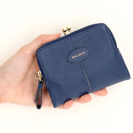 [^:085168310]ӂƂJWAȊpV{̌^{^b`̗ǂzłBZ^[nMƑȉ~`̊vpb`|Cg̃VvȃfUCłBt@Xi[̊vɂ͎O\ȃS̃`[Ă܂BS`[tNINA RICCĨuhR[ĥЂƂōWG[ȂǂŎgĂ܂B`[̗ʂɂNINA RICCĨS󂳂Ă܂BɂރXȃ^CvAՂ[łċ@\IȌ`܂ŃoG[VLȃCibvpӂ܂Bji b`@NINA RICCI }VEGhE