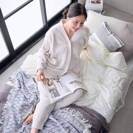 [^:PJR110-44240]뒆ɂ͂ӂӂ̔LƃS҂܂Ăvgꂽ{^LDɂ͂܂ȂꖇƂȂĂ܂BƂĂg{iIɊȂ鎞ɂx̃jbgłB