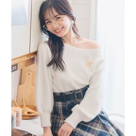 [^ԁF20082529500127]u[`肰Ȃ߂AitF~jȃItV_[jbgyDesignzEItVVy߂A₩ȃlbNCfReA炵vX܂BEӂƂ_炩jbgfނŁADSnQBE悭Ƃ̂VGbgؚAXJ[gɂpcɂ}b`܂EjAXfUC̃u[`܂؂₩ɌĂ邽߁AANZT[炸ŃR[fIEf[g₨oȂǁAiȑltF~jX^Cɂ҂̈ꖇłByFabiczEӂƂ_炩jbgfނgpBELk̂ŁAVItVȂǁÃAW\IEłꂪô|CgEzCgAx[WAuAO[4FWJƂȂ܂ByCarez􂢉\