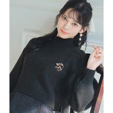 ブローチ付きクロップドラメニット