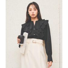 パールボタン付フリルブラウス