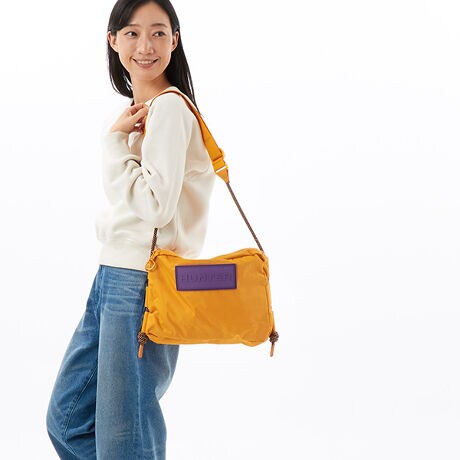 [^:UBC1515NRS5A]HUNTER/TravelBag@g₷TRbV^Cv25H~̃V[YJ[gxobOV[ỸTRbVBTChXgbṽ[ṽfUCłBɎd؂̂Ȃ̂ŉו𐮗Ď[ł܂BTCNiC̃bvXgbv(􂯂ɂjnȂ̂őϋvAJɋ˔Ă܂Btgɑ傫߂ɐݒ肵HUNTER̃S|CgɁBj킸gfUCȂ̂ŃMtgɂ߂łBEiCgpEt@Xi[J@}`5Z`̕ʃt@Xi[ŋ؂CXy[X2܂