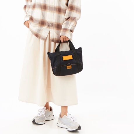 [^:UBS5552KBM5A]HUNTER/NX{fBƂĂĂ~jg[g@Hunter̋NےuBORN IN SCOTLANDv^O炢܂HŐ≘ɋJ̓⃌W[ł̎gpSg[g̃~jTCY̓X}[gtH₨zA500~bg̃ybg{g傫BybĝUA[NAEgStȂǂ̃X|[cV[ł̉ו̎^їpɂ߁BEO\ȃV_[XgbvtĂ̂Ń{fB[obÔ悤Ɏ΂ߊ|ŎƂł܂BȂǂ̋Mdi[ɂꂵ|PbgŎpɒĂ̂łBn^[̃g[gV[Y̒ōł~jTCYŁAig͂̂Ɨs̋MdiobOƂĂ߁B̓JtȃV[YiJ[BԐF܂B(UBS1203KBMjEϐiCcC̕\nEg̕ی100%TCN|GXȇϐnE^їp̃gbvnhEKƔėp߂Oƒ\ȃXgbvETChNbvfBe[EMdip̓|Pbg