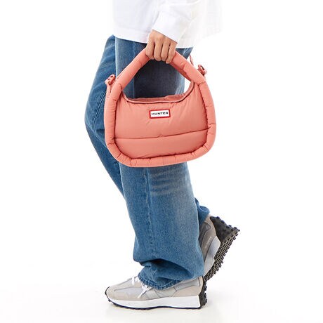 [^:UBX3712KBM5A]HUNTERz[{[obO@25H~V[YJ[v킸ȂNbV̂悤ɏ_炩̃obO@~fBATCYTCN|GXegppt@[fށBnhobNƂĂ͂At̒߉\ȃXgbvt΁ANX{fBƂĂg܂B[ɕ֗ȓ|PbgtŁA500ml̃ybg{g[\ȂoɒxǂTCYłBtgɂ̓n^[ PVCSB̓~fBATCYłfUC̃[W/~jTCY܂(UBX3705KBM/UBX3711KBMj