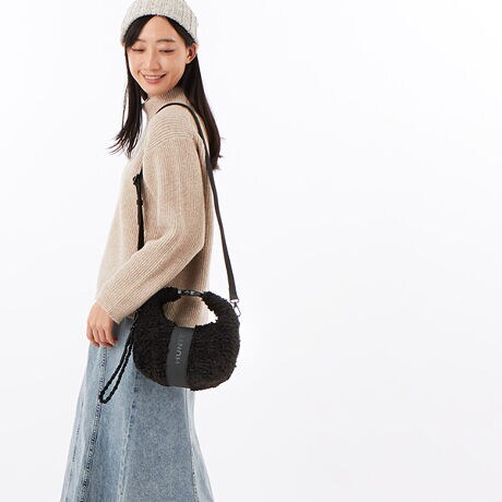 [^:UBX5523PRC]ӂӂ̗DbNXƔG̃u[NobOV[Yoꂵ܂Bo̕KîɍœKȃ~jNX{fB̗eʂ2.5LBɂ͏[ɕ֗ȃ|PbgtĂ܂BnhobNɂ邱ƂŁAȒPɉו̏oꂪł悤ɂ܂BV_[Xgbv΁AV_[obNƂĂg܂BG{XHŎ{ꂽHunterSAANZgɂȂĂ܂B