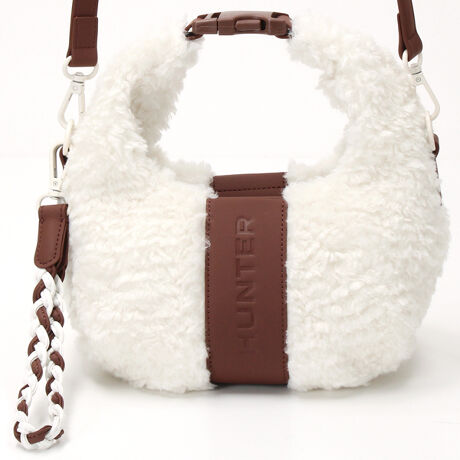 [^:UBX5523PRC]ӂӂ̗DbNXƔG̃u[NobOV[Yoꂵ܂Bo̕KîɍœKȃ~jNX{fB̗eʂ2.5LBɂ͏[ɕ֗ȃ|PbgtĂ܂BnhobNɂ邱ƂŁAȒPɉו̏oꂪł悤ɂ܂BV_[Xgbv΁AV_[obNƂĂg܂BG{XHŎ{ꂽHunterSAANZgɂȂĂ܂B