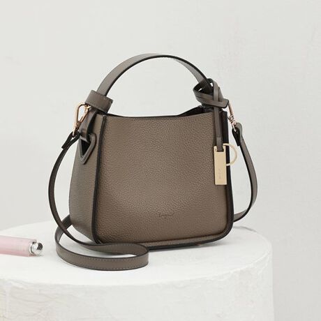 [^:UNG-54070B]ʂ̂ȂƂfUCłǂȃX^COɂ킹₷IfUCƋ@\˔Vvȍ~jnhobOłÔȂuVvfUCvfUC͍ŒŁAőȃVvɁBghXNGAtHŗ]vȂ̂ȂăXy[Xő[ɊpBX}[gȖʂ̂ȂVvAip|CgłBJ[ŃR[fBl[gɎ₷IRpNgȂ̂Ɏ[͂QłI߂Ȃ炽܂BԂ̃fUCŖOȂ̂ŃwreĉACełByfUCzONEOFFȂVvtH̑lJWAȏifUCBo|ɂ҂̒悢TCYɁAVvȃfUCLt@bVɃtBbgByfށE@\zE1dĂȂ̂Ōyʂȃ\tgfށB≘ꂪCɂȂɂVNPUłEV_[͎O\2WAYdlEetāAƃ}`莩܂E|CgɂȂ錮Ȃǂt֗ȃSL[O`[tyX^CzV[I΂i͂AȂ̂Ńp[eB[⑲ƎAwȂǂ̃hXp[eB[AtH[}V[ɂV[YXXI`yʃ\tgVNV[YWJiԁ`UNG-54090B@AI|PbgnhobOUNG-54100B@|[`t[Wg[gobOUNG-52980B@}CN~jV_[obO`Ungrid`Cɓo^EiCɓo^iCɓo^ĂƂōēגʒmAXg1_̒ʒmAZ[ʒm󂯎肢܂BCɓo^邾Ȃ̂ŁACɂȂi͐񂨋Cɓo^肢܂ EVbvCɓo^ĂƂŐViēׂȂǁAȏ󂯎肢܂B@@UngridBRAND CONCEPT Live gun gridhugɎꂸ悤BvSn̂悢͐SLɁAfUC͓ɎhB͂Ȃ̖ɍKƎM炷ł傤B炵@Ɓ@z̎BUngrid͂̏BuȂ肽ւȂv`ł΂ƊĂ܂BȂz`Sy߂܂悤ɁB