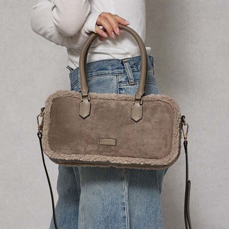 [^:UNG-54570B][gfނ̃{fBƃRR̉肪Is̉XNGA{XgɋGߊ̂fނŁAꂩ̋G߂̃R[fBl[g̎ɂȂ邱ƊԈႢȂV_[Rt2WAY^CvŗRɂł̂|CgIG肽Ȃ郀[gfނ̓JWACNȃX^C̃ANZgɁUngridBRAND CONCEPT Live gun gridhugɎꂸ悤BvSn̂悢͐SLɁAfUC͓ɎhB͂Ȃ̖ɍKƎM炷ł傤B炵@Ɓ@z̎BUngrid͂̏BuȂ肽ւȂv`ł΂ƊĂ܂BȂz`Sy߂܂悤ɁB