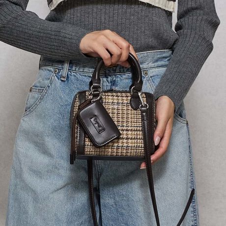 [^:UNG-54510B]NVJŏiȃVFCvɉ`[ANZgɃVvȂꂽiȃVFCṽ~j{XgobO`FbÑ|Cg|CgɌĂP[XƃpR[ĥ`[t▭oXP[Xɂ̓Cz⌮܂B~jTCYĂ邾łAX^COiグBAGłÎ~j}ȃfUCȂA~jzX}[gtHȂǍŒKvȉו[ł̂łƂoɂ͍œKIl̃J[WJƁAVvfUCiō`FbÑRrl[VNVJEBe[WEg̃gh_ut@Xi[Jő傫JA₷Z&etň芴Q邽߁Ag₷It̃V_[Ō|E΂ߊ|\łBUngridBRAND CONCEPT Live gun gridhugɎꂸ悤BvSn̂悢͐SLɁAfUC͓ɎhB͂Ȃ̖ɍKƎM炷ł傤B炵@Ɓ@z̎BUngrid͂̏BuȂ肽ւȂv`ł΂ƊĂ܂BȂz`Sy߂܂悤ɁB