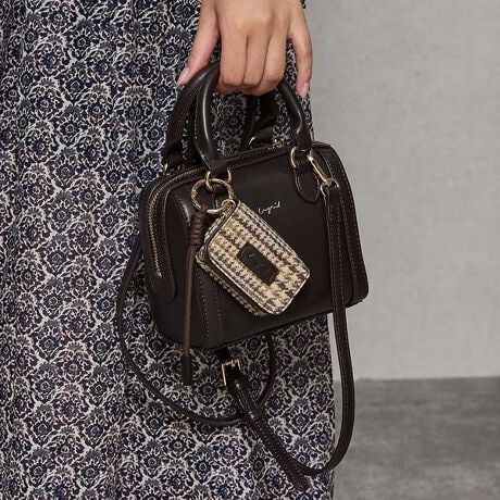 [^:UNG-54510B]NVJŏiȃVFCvɉ`[ANZgɃVvȂꂽiȃVFCṽ~j{XgobO`FbÑ|Cg|CgɌĂP[XƃpR[ĥ`[t▭oXP[Xɂ̓Cz⌮܂B~jTCYĂ邾łAX^COiグBAGłÎ~j}ȃfUCȂA~jzX}[gtHȂǍŒKvȉו[ł̂łƂoɂ͍œKIl̃J[WJƁAVvfUCiō`FbÑRrl[VNVJEBe[WEg̃gh_ut@Xi[Jő傫JA₷Z&etň芴Q邽߁Ag₷It̃V_[Ō|E΂ߊ|\łBUngridBRAND CONCEPT Live gun gridhugɎꂸ悤BvSn̂悢͐SLɁAfUC͓ɎhB͂Ȃ̖ɍKƎM炷ł傤B炵@Ɓ@z̎BUngrid͂̏BuȂ肽ւȂv`ł΂ƊĂ܂BȂz`Sy߂܂悤ɁB