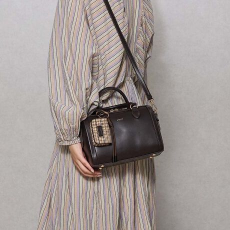 [^:UNG-54520B]`FbÑNVbNȃ|CgJCCIP[XƃpR[ĥ`[t▭oXVvȂꂽiȃVFCṽ{XgobO`FbÑRrl[VNVJEBe[WEg̃ghI`[^̃P[Xɂ̓Cz⌮܂BO̗ȂԂ̌`͂ǂȃR[fBl[gɂ킹₷AĂ邾łAX^COiグBAGłB~j}ȃfUCȂAzX}[gtHA500mLybg{gȂǂoɕKvȉו̓XgXȂ[܂܂BiȃJ[WJƁAVvfUCiō&etň芴Q邽߁Ag₷I_ut@Xi[Jő傫JA₷Zt̃V_[Ō|E΂ߊ|\łBUngridBRAND CONCEPT Live gun gridhugɎꂸ悤BvSn̂悢͐SLɁAfUC͓ɎhB͂Ȃ̖ɍKƎM炷ł傤B炵@Ɓ@z̎BUngrid͂̏BuȂ肽ւȂv`ł΂ƊĂ܂BȂz`Sy߂܂悤ɁB