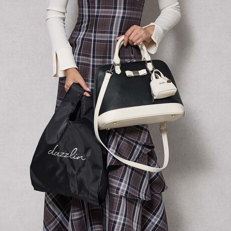 [^:DAZ-60020B]R[fɉf郊{|Cg̃nhobOTtBA[mPUŃV[I΂ɑ劈􂷂邱ƊԈႢȂIs̃`[tŁA`[̒ɂ̓GRobNĂ肨ȍv3_ZbgIfBX^CiグiobO͂o͖ܘ_Af[gp[eBAIP[WV[ɂob`͂܂܂IPOINTEîlȋ{ŃghʂȂEOw|PbgŐڂ₷EJƉԕ̗nqUPEetŉڗɂ邵荂̂EnhobOX^C̑ɕt̃V_[xgtΌ|΂ߊ|ł̂ŗ󂯂܂EiȃJ[WJƏ̂ɂtFCNU[gpĂ܂idlES̃t@Xi[JEɃI[v|Pbgƃt@Xi[|PbgLEeLEti@ߎV_[xg@obO^`[iGRobOjyTCYzA5TCYFZAzFZAybg{gi500mljFZAX}[gtHi14.7~7.2cmjFZA|[`FZAJ[hP[XFZAnJ`FZAbvFZACXCzFZAN[FZ`dazzlin`@BRAND CONCEPTuRipple of color.vSe܂AX`ʂȓACȂBSy݂BȋCAuŎv܂܂ɁBƂ́uDvƏo͂BAFƂǂ̐FałB