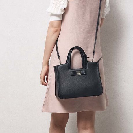 [^:DAZ-60030B]R[fɉf郊{l~jg[gobOXbLƂXNGA^AAI|PbgŐ₷dlȂ̂ŕKi炸~j}Ɏ܂TCYBfBX^CiグiobO͂o͖ܘ_Af[gp[eBAIP[WV[ɂob`͂܂܂IPOINTEîlȋ{ŃghʂȂEOw|PbgŐڂ₷EJƉԕ̗nqUPEJ[hP[X`[t|CgẼpXP[XɂĂǂÃgJE΂ĂǂȎgłEetŉڗɂ邵荂̂EnhobOX^C̑ɕt̃V_[xgtΌ|΂ߊ|ł̂ŗ󂯂܂EiȃJ[WJƏ̂ɂtFCNU[gpĂ܂idlES̃t@Xi[JEɃI[v|Pbgƃt@Xi[|PbgLEeLEti@ߎV_[xg@J[hz_[`[yTCYzA5TCYFZAzFZAybg{gi500mljFZAX}[gtHi14.7~7.2cmjFZA|[`FZAJ[hP[XFZAnJ`FZAbvFZACXCzFZAN[FZ`dazzlin`@BRAND CONCEPTuRipple of color.vSe܂AX`ʂȓACȂBSy݂BȋCAuŎv܂܂ɁBƂ́uDvƏo͂BAFƂǂ̐FałB