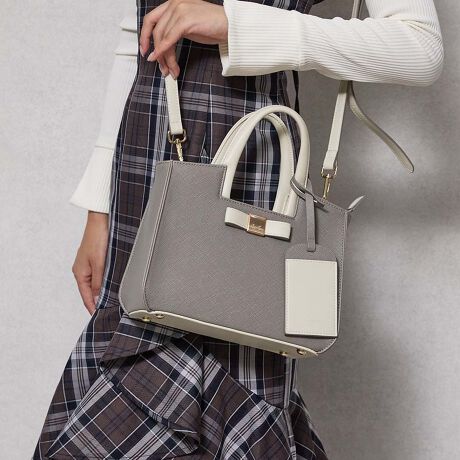 [^:DAZ-60030B]R[fɉf郊{l~jg[gobOXbLƂXNGA^AAI|PbgŐ₷dlȂ̂ŕKi炸~j}Ɏ܂TCYBfBX^CiグiobO͂o͖ܘ_Af[gp[eBAIP[WV[ɂob`͂܂܂IPOINTEîlȋ{ŃghʂȂEOw|PbgŐڂ₷EJƉԕ̗nqUPEJ[hP[X`[t|CgẼpXP[XɂĂǂÃgJE΂ĂǂȎgłEetŉڗɂ邵荂̂EnhobOX^C̑ɕt̃V_[xgtΌ|΂ߊ|ł̂ŗ󂯂܂EiȃJ[WJƏ̂ɂtFCNU[gpĂ܂idlES̃t@Xi[JEɃI[v|Pbgƃt@Xi[|PbgLEeLEti@ߎV_[xg@J[hz_[`[yTCYzA5TCYFZAzFZAybg{gi500mljFZAX}[gtHi14.7~7.2cmjFZA|[`FZAJ[hP[XFZAnJ`FZAbvFZACXCzFZAN[FZ`dazzlin`@BRAND CONCEPTuRipple of color.vSe܂AX`ʂȓACȂBSy݂BȋCAuŎv܂܂ɁBƂ́uDvƏo͂BAFƂǂ̐FałB