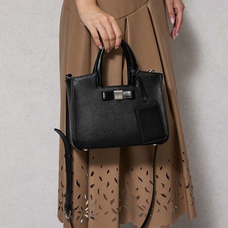 [^:DAZ-60030B]R[fɉf郊{l~jg[gobOXbLƂXNGA^AAI|PbgŐ₷dlȂ̂ŕKi炸~j}Ɏ܂TCYBfBX^CiグiobO͂o͖ܘ_Af[gp[eBAIP[WV[ɂob`͂܂܂IPOINTEîlȋ{ŃghʂȂEOw|PbgŐڂ₷EJƉԕ̗nqUPEJ[hP[X`[t|CgẼpXP[XɂĂǂÃgJE΂ĂǂȎgłEetŉڗɂ邵荂̂EnhobOX^C̑ɕt̃V_[xgtΌ|΂ߊ|ł̂ŗ󂯂܂EiȃJ[WJƏ̂ɂtFCNU[gpĂ܂idlES̃t@Xi[JEɃI[v|Pbgƃt@Xi[|PbgLEeLEti@ߎV_[xg@J[hz_[`[yTCYzA5TCYFZAzFZAybg{gi500mljFZAX}[gtHi14.7~7.2cmjFZA|[`FZAJ[hP[XFZAnJ`FZAbvFZACXCzFZAN[FZ`dazzlin`@BRAND CONCEPTuRipple of color.vSe܂AX`ʂȓACȂBSy݂BȋCAuŎv܂܂ɁBƂ́uDvƏo͂BAFƂǂ̐FałB