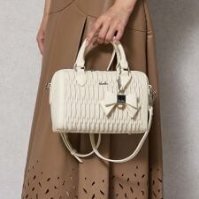 【dazzlin/ダズリン】リボンチャーム付 ギャザーシャーリングボストンバッグ