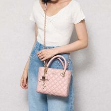 ダズリン(DazzliN')の【dazzlin/ダズリン】キルティング　リボンチャーム付ミニハンドバッグ