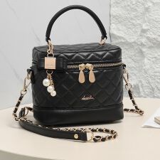 【dazzlin/ダズリン】キルティング　リボンチャーム付バニティ