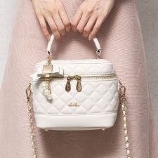 【dazzlin/ダズリン】キルティング　リボンチャーム付バニティ