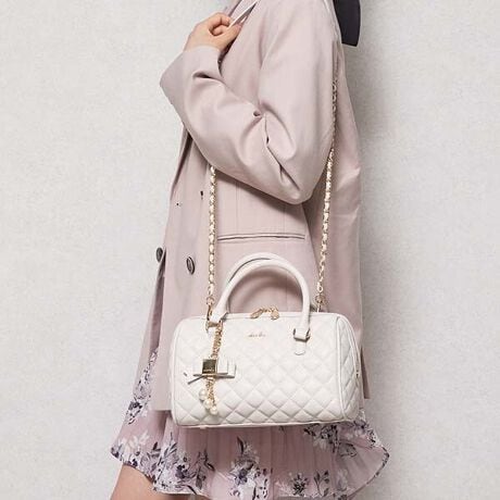 [^:DAZ-60280B]ӂLeBOɃp[t̃{`[t炵fUC{Xg^ɗƂނƂɂtF~jJWAMIXȃX^CO500ml̃ybg{g|[`AzȂǂՂ傫łBPOINTEdazzlinIWi{`[tŃghʂȂX}z⑼̃obOɕtւĂXXȉłIEJƉԕ̗nqUPEetŉڗɂ鍂̂Eۂ݂̂nh͎ɂȂ݂₷tF~jȈہE炵`F[̃V_[XgbvE̗ǂ炩ȃtFCNU[E̓IȃtHidlES̃t@Xi[JEɃI[v|Pbgƃt@Xi[|PbgLEV_[xg͎O\2WAYdlEnhobOX^C̑ɕt̃V_[xgtΌ|΂ߊ|ł̂ŗ󂯂܂EeLA}`莩܂`dazzlin`@BRAND CONCEPTuRipple of color.vSe܂AX`ʂȓACȂBSy݂BȋCAuŎv܂܂ɁBƂ́uDvƏo͂BAFƂǂ̐FałB