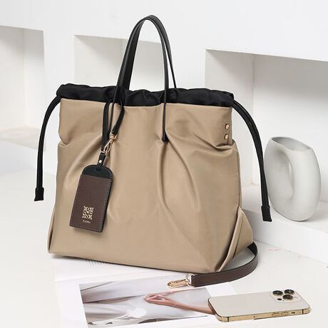 [^:PAD-30520B]lČ`ɐVFoIВ^ƃg[g^AŃtHςIlȃiCg[gobOłiȉƓKxɃnyʂ̍xiCɃU[킹Rrl[VŁAJWAꂢ߂̃eCXg˔Ă܂BВLA4TCYΉŁAig͂Aʋ΁EʊwobOɂ҂łBV_[xgtŁA|E΂ߊ|ƃX^CςĊy߂܂BÔłJ[hP[Xd|CgI咣߂ȂzFfUCIVIyĂȒPȃiC͏d󂵂܂IeʁyʂȂ̂ŃfC[ŃwreԈႢȂIse[}p[NA}U[YobOƂĂg܂yfށẑ邵Ƃ肵ǎȃXvbgU[(v)Ƀ}CNt@Co[(ɍב@ۂ𗧑̓Iɑgݍ킹đgsDzwjH{AϋvƉJ̓łgDꂽƌyʊ܂B ꂪȒPB głϐFA@\ɂDĂ܂By PADMA ph} zBRAND CONCEPTut@bVʂōɃN[ŃO[ĥobOAv[YiuɌgȂĒvƂRZvĝƒauhuPADMA-ph}-vBph}͐ẼX^CbVȃt@bVjX^ɌāAʂꂽ{ɉl̂ɒĂ܂B   