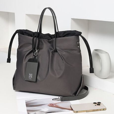 [^:PAD-30520B]lČ`ɐVFoIВ^ƃg[g^AŃtHςIlȃiCg[gobOłiȉƓKxɃnyʂ̍xiCɃU[킹Rrl[VŁAJWAꂢ߂̃eCXg˔Ă܂BВLA4TCYΉŁAig͂Aʋ΁EʊwobOɂ҂łBV_[xgtŁA|E΂ߊ|ƃX^CςĊy߂܂BÔłJ[hP[Xd|CgI咣߂ȂzFfUCIVIyĂȒPȃiC͏d󂵂܂IeʁyʂȂ̂ŃfC[ŃwreԈႢȂIse[}p[NA}U[YobOƂĂg܂yfށẑ邵Ƃ肵ǎȃXvbgU[(v)Ƀ}CNt@Co[(ɍב@ۂ𗧑̓Iɑgݍ킹đgsDzwjH{AϋvƉJ̓łgDꂽƌyʊ܂B ꂪȒPB głϐFA@\ɂDĂ܂By PADMA ph} zBRAND CONCEPTut@bVʂōɃN[ŃO[ĥobOAv[YiuɌgȂĒvƂRZvĝƒauhuPADMA-ph}-vBph}͐ẼX^CbVȃt@bVjX^ɌāAʂꂽ{ɉl̂ɒĂ܂B   