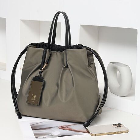 [^:PAD-30520B]lČ`ɐVFoIВ^ƃg[g^AŃtHςIlȃiCg[gobOłiȉƓKxɃnyʂ̍xiCɃU[킹Rrl[VŁAJWAꂢ߂̃eCXg˔Ă܂BВLA4TCYΉŁAig͂Aʋ΁EʊwobOɂ҂łBV_[xgtŁA|E΂ߊ|ƃX^CςĊy߂܂BÔłJ[hP[Xd|CgI咣߂ȂzFfUCIVIyĂȒPȃiC͏d󂵂܂IeʁyʂȂ̂ŃfC[ŃwreԈႢȂIse[}p[NA}U[YobOƂĂg܂yfށẑ邵Ƃ肵ǎȃXvbgU[(v)Ƀ}CNt@Co[(ɍב@ۂ𗧑̓Iɑgݍ킹đgsDzwjH{AϋvƉJ̓łgDꂽƌyʊ܂B ꂪȒPB głϐFA@\ɂDĂ܂By PADMA ph} zBRAND CONCEPTut@bVʂōɃN[ŃO[ĥobOAv[YiuɌgȂĒvƂRZvĝƒauhuPADMA-ph}-vBph}͐ẼX^CbVȃt@bVjX^ɌāAʂꂽ{ɉl̂ɒĂ܂B   