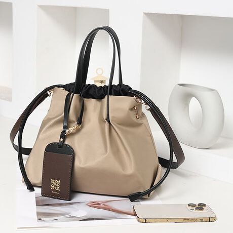 [^:PAD-30720B]lČ`Ƀ~jTCYoIВ^ƃg[g^AŃtHςIlȃiC~jV_[obOȂꂽzFIVIiȉƓKxɃnyʂ̍xiCɃU[킹Rrl[VŁAJWAꂢ߂̃eCXg˔Ă܂BRiƃXbLƂВ^ARgƃg[gobOX^CAו̗eʂɂĕωł֗Ȍ`łBV_[xgtŁA|E΂ߊ|ƃX^CςĊy߂܂BÔłJ[hP[Xd|CgIyĂȒPȃiC͏d󂵂܂I~j}ŒyʂȂ̂ŃfC[ŃwreԈႢȂIse[}p[N̂ɂIĂו̓邿傤ǂTCYłyfށẑ邵Ƃ肵ǎȃXvbgU[(v)Ƀ}CNt@Co[(ɍב@ۂ𗧑̓Iɑgݍ킹đgsDzwjH{AϋvƉJ̓łgDꂽƌyʊ܂B ꂪȒPB głϐFA@\ɂDĂ܂B`PADMA`Cɓo^EiCɓo^iCɓo^ĂƂōēגʒmAXg1_̒ʒmAZ[ʒm󂯎肢܂BCɓo^邾Ȃ̂ŁACɂȂi͐񂨋Cɓo^肢܂ y PADMA ph} zBRAND CONCEPTut@bVʂO[ĥobOAv[YiuɌgȂĒvƂRZvĝƒauhuPADMA-ph}-vBph}͐ẼX^CbVȃt@bVjX^ɌāAʂꂽ{ɉl̂ɒĂ܂B   