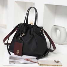 【PADMA/パドマ】ナイロン×レザー　巾着ミニトートバッグ