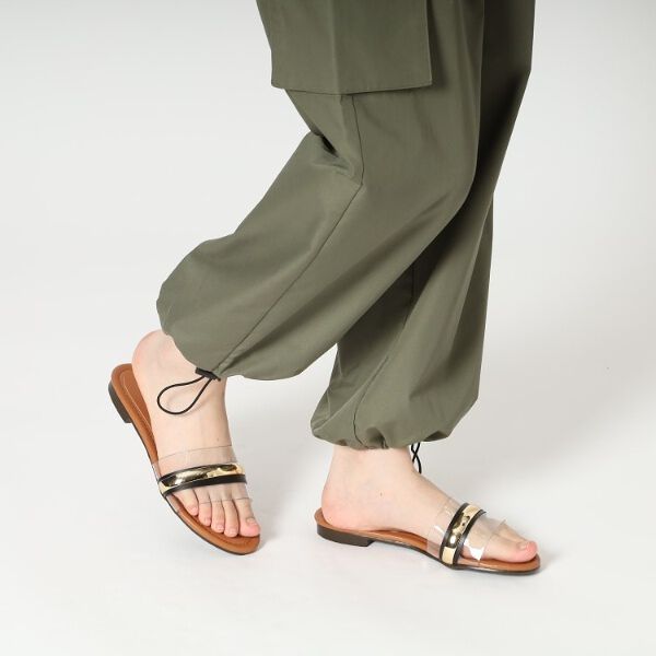 フラットサンダル