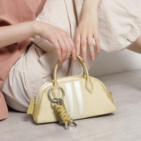 [^ԁFP0602074]JWAȂTengpC͋C̃~j{XgobOB{̒ɂꂽXgCvfUC|CgłBRpNgȂAX}z~jzAbvȂǂ̕Ki܂TCY􂿂ƂłAוRpNgɂ܂Ƃ߂ƂɃsb^̃ACełBO\ȃV_[XgbvtȂ̂ŁAnhobOƂĂAV_[obOƂĂg܂B肪󂭂̂ŁAsCxgɂ֗łBydlzE|PbgF~2y肨yׂ݂ Cɓo^IXX܂zCɓo^ƁAȏA݌ɏȂǂ󂯂鎖ł܂B킹ăuĥCɓo^ꏏɂ肢܂yuhXg[[zESPERANZA(GXyT) ͔`_˂50NÅ؂ɖaȂAJȌC̓`葱Ă܂BsIȃZXƏnElɂ@ׂȋZaꑫꑫɂ́AXLbvȂ悤Ȍy₩h܂B݂𐶂鏗̑ɉ₩ȌfoA𒣂ĕ݂i߂閈ɁBIꂽfނƗSnւ̂́uƈ邠Ȃvւ̈㉟܂Bylzi摜̓TvïׁAdlJ[ɕύXꍇ܂B\߂B̓ŐFČꍇ܂BƖ̊֌WɂAۂFČꍇ܂B܂Ap\REX}[gtHȂǂ̊ɂA኱iƉ摜̃J[قȂꍇ܂Bd:295g