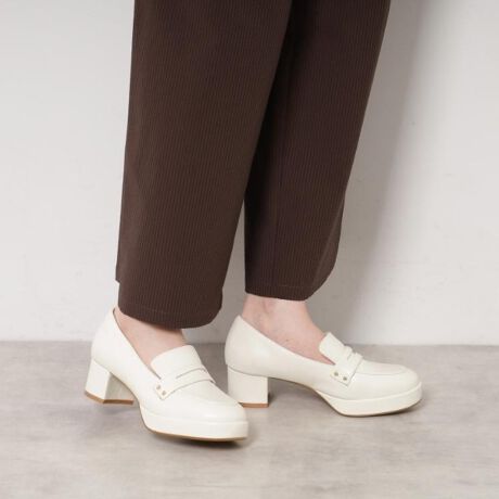 [^ԁFP0614180]Ԃ̃[t@[ɃS[h̋|CǵA}jbVȒɂ炵1łBq[͒悢ŃX^CAbvʁɂ̂ꂵubN̓cX[XfށAAC{[͏iȃX[XfށAJuÊ͉݂XG[hƁAJ[ɂĈقȂfފy߂܂ByuhXg[[zESPERANZAiGXyTj͔`_˂50NÅ؂ɖaȂAJȌC̓`葱Ă܂BsIȃZXƏnElɂ@ׂȋZaꑫꑫɂ́AXLbvȂ悤Ȍy₩h܂B݂𐶂鏗̑ɉ₩ȌfoA𒣂ĕ݂i߂閈ɁBIꂽfނƗSnւ̂́uƈ邠Ȃvւ̈㉟܂Bylzi摜̓TvïׁAdlJ[ɕύXꍇ܂B\߂B̓ŐFČꍇ܂BƖ̊֌WɂAۂFČꍇ܂B܂Ap\REX}[gtHȂǂ̊ɂA኱iƉ摜̃J[قȂꍇ܂B?X^btDFĩTCY23.5cm@SEMEL̎͊{LTCYCY2E`3Est͍L߂łB|||||||||||||||||||||||TCYFL(24.0`24.5cm)͍bL߂LTCY𕁒îłALTCY͍b炸߂łBb̓TCYIŗƂ߂܂IXG[hfނȂǏH炵fUCHR[fɃsb^łBd:Б310g(TvTCY)