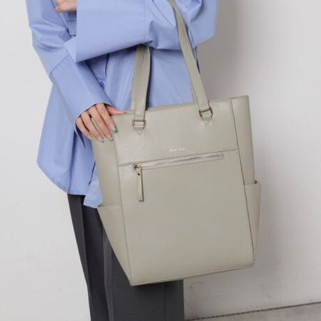 [^ԁFP0604820]ʂ̂ȂVvfUC͂̃g[gobOłBɂS[h̃t@Xi[A肰ȂǎvXĂ܂BA4TCY܂XNGA^ŁAʋ΁AʊwɂœKBOʂ̑傫ȃt@Xi[|PbgɉATChɂ|PbĝŁAX}zpXP[X̎[ɂ֗IJ͒̉וȂt@Xi[^CvŁAZLeB[ʂSłBydlzE|PbgF~2 O~3EA4t@C[y肨yׂ݂ Cɓo^IXX܂zCɓo^ƁAȏA݌ɏȂǂ󂯂鎖ł܂B킹ăuĥCɓo^ꏏɂ肢܂yuhXg[[zESPERANZA(GXyT) ͔`_˂50NÅ؂ɖaȂAJȌC̓`葱Ă܂BsIȃZXƏnElɂ@ׂȋZaꑫꑫɂ́AXLbvȂ悤Ȍy₩h܂B݂𐶂鏗̑ɉ₩ȌfoA𒣂ĕ݂i߂閈ɁBIꂽfނƗSnւ̂́uƈ邠Ȃvւ̈㉟܂Bylzi摜̓TvïׁAdlJ[ɕύXꍇ܂B\߂B̓ŐFČꍇ܂BƖ̊֌WɂAۂFČꍇ܂B܂Ap\REX}[gtHȂǂ̊ɂA኱iƉ摜̃J[قȂꍇ܂Bd:640g