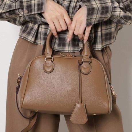 [^ԁFP0604700]ǂȃX^CɂȂރx[VbNȃ{XgobOłBǎ̂V{H̍fނJWAAiȈۂvXBRpNgȂ}`肠̂ŁAKi͂[ł܂BO\ȃV_[obOtŁAnhobOƂĂV_[obOƂĂg2WAYdlłBydlzE|PbgF~2y肨yׂ݂ Cɓo^IXX܂zCɓo^ƁAȏA݌ɏȂǂ󂯂鎖ł܂B킹ăuĥCɓo^ꏏɂ肢܂yuhXg[[zESPERANZA(GXyT) ͔`_˂50NÅ؂ɖaȂAJȌC̓`葱Ă܂BsIȃZXƏnElɂ@ׂȋZaꑫꑫɂ́AXLbvȂ悤Ȍy₩h܂B݂𐶂鏗̑ɉ₩ȌfoA𒣂ĕ݂i߂閈ɁBIꂽfނƗSnւ̂́uƈ邠Ȃvւ̈㉟܂Bylzi摜̓TvïׁAdlJ[ɕύXꍇ܂B\߂B̓ŐFČꍇ܂BƖ̊֌WɂAۂFČꍇ܂B܂Ap\REX}[gtHȂǂ̊ɂA኱iƉ摜̃J[قȂꍇ܂Bd:425g